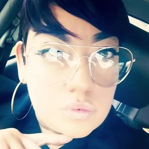 Meet your Posher, Brenda